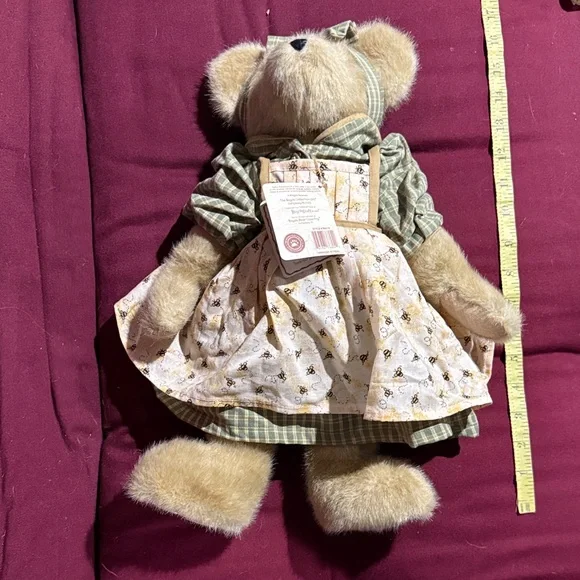 Boyds Bears Mrs Beezley 🐝 Plush Doll with Green and Cream Outfit - Picture 7 of 8